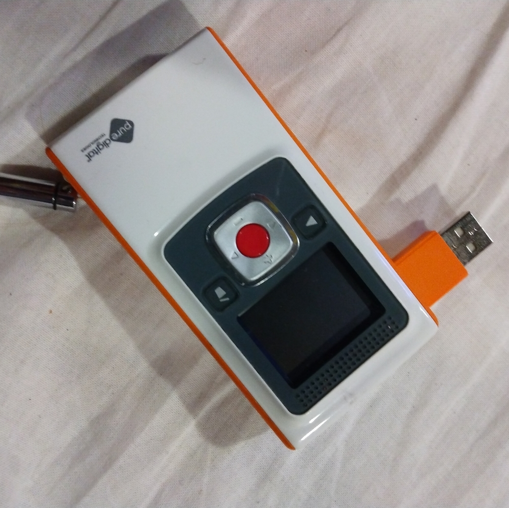 Flip video camera - Picture 3 of 7